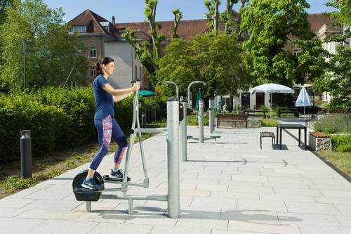 Ansicht Outdoor Bewegungs-Parcour im Bildungshaus St. Bernhard