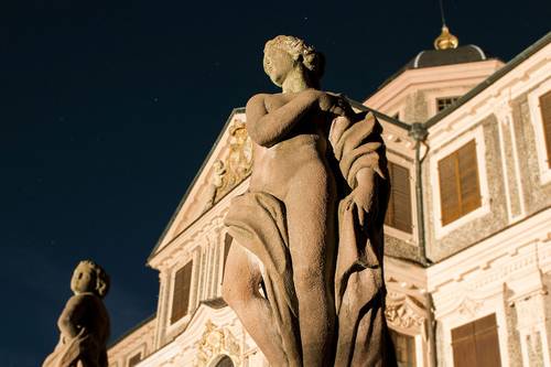 Ansicht einer Statur vor dem Schloss in Rastatt